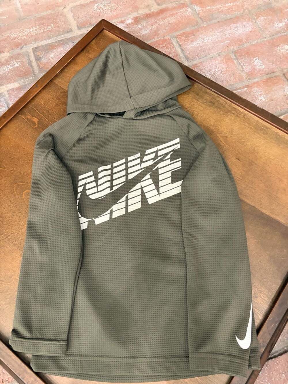 Nike Dri-Fit Hoodie Size 5-6 YRS Green Polyester Graphic Pullover
Size 6
Lightwe
